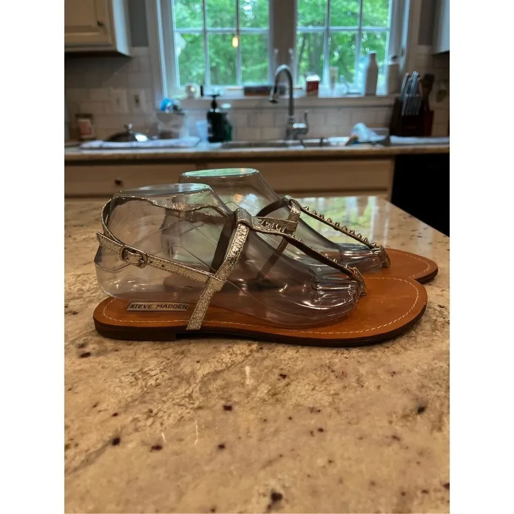 Steve Madden Silver Leather Studded Thong Sandals sz 10 EUC